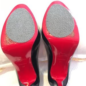 *NOT FOR SALE* Photo of bottom of Louboutins!